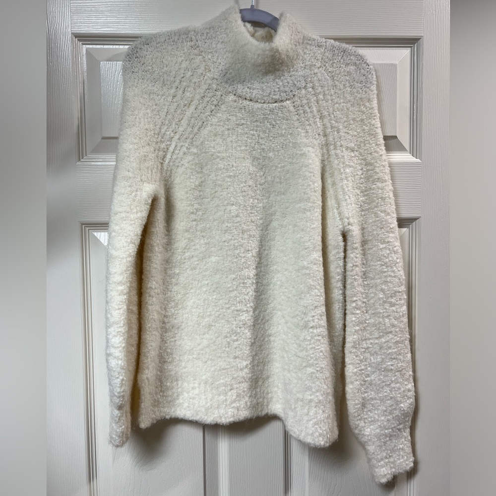 GAP White Turtleneck Sweater with Textured Knit